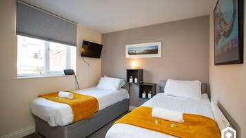 2 dormitorios, tabla de planchar con plancha, wifi gratis y ropa de cama