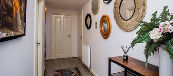 Stylish Cosy Two Bed Apartment - Coast Location
