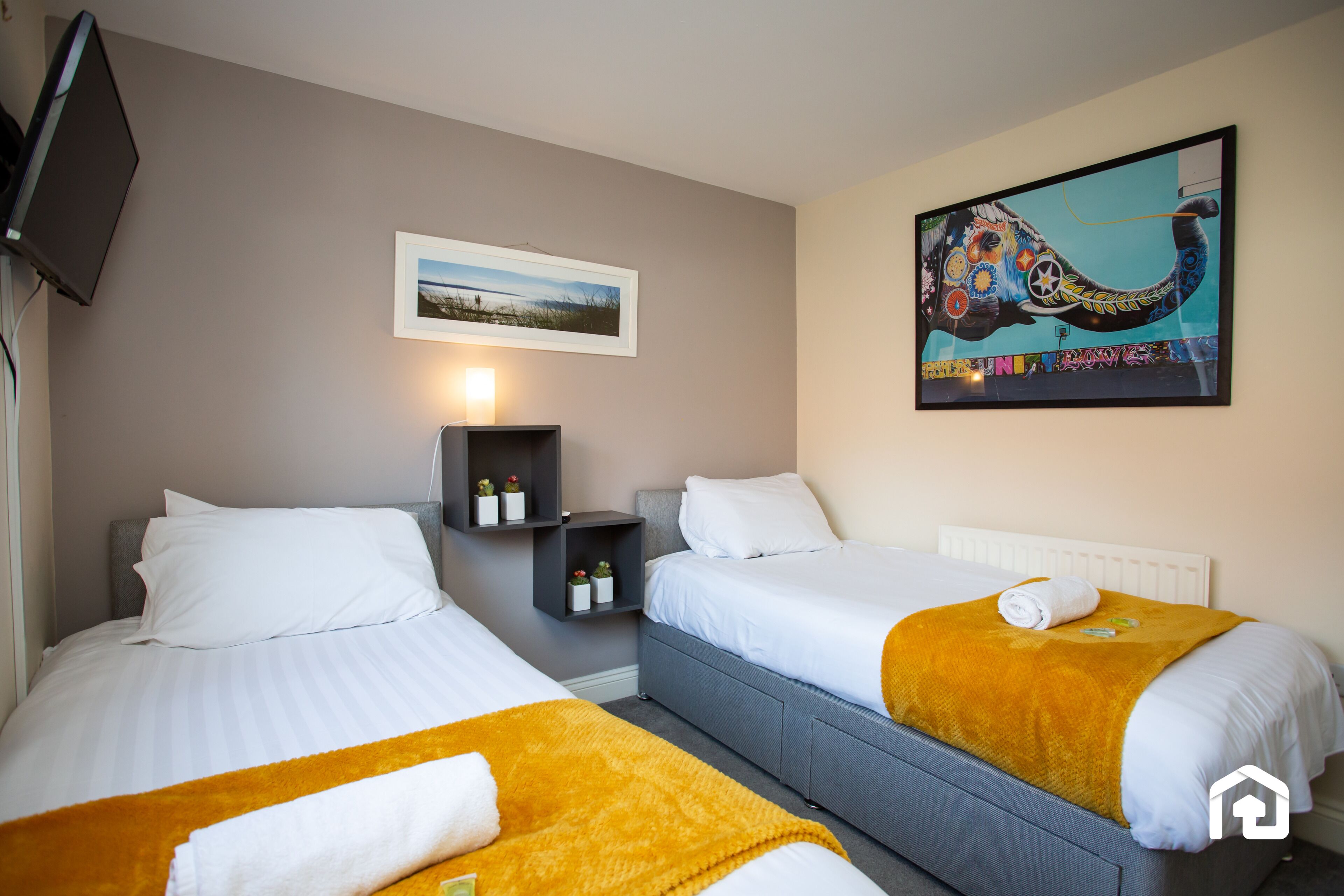 2 chambres, fer et planche à repasser, Wi-Fi gratuit, draps fournis