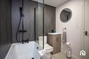 Dusche, Haartrockner, Shampoo