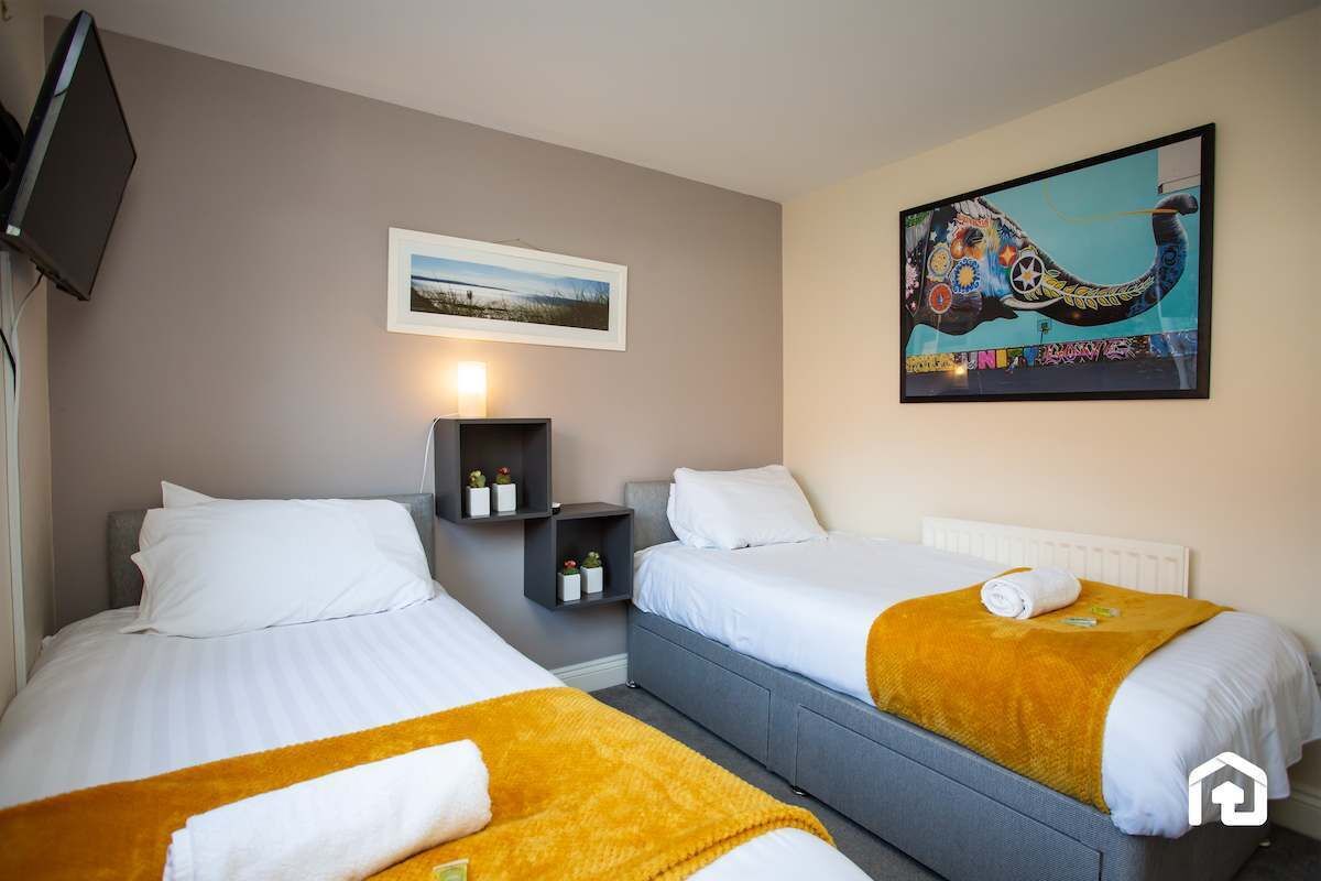 2 bedrooms, iron/ironing board, free WiFi, bed sheets