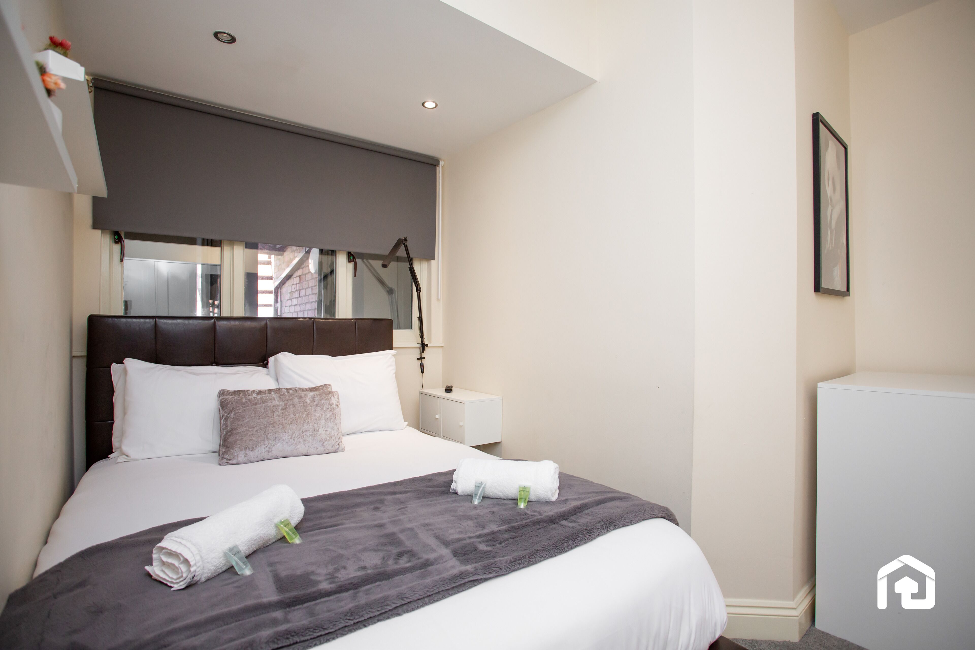 2 makuuhuonetta, silitysrauta/-lauta, ilmainen Wi-Fi, vuodevaatteet