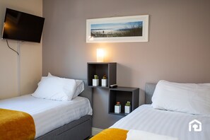 2 bedrooms, iron/ironing board, free WiFi, bed sheets