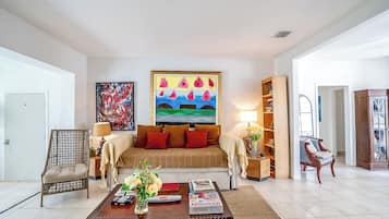 Comfort House, 4 Bedrooms, Non Smoking, Garden View | Living area | Smart TV, Netflix, Hulu, streaming services