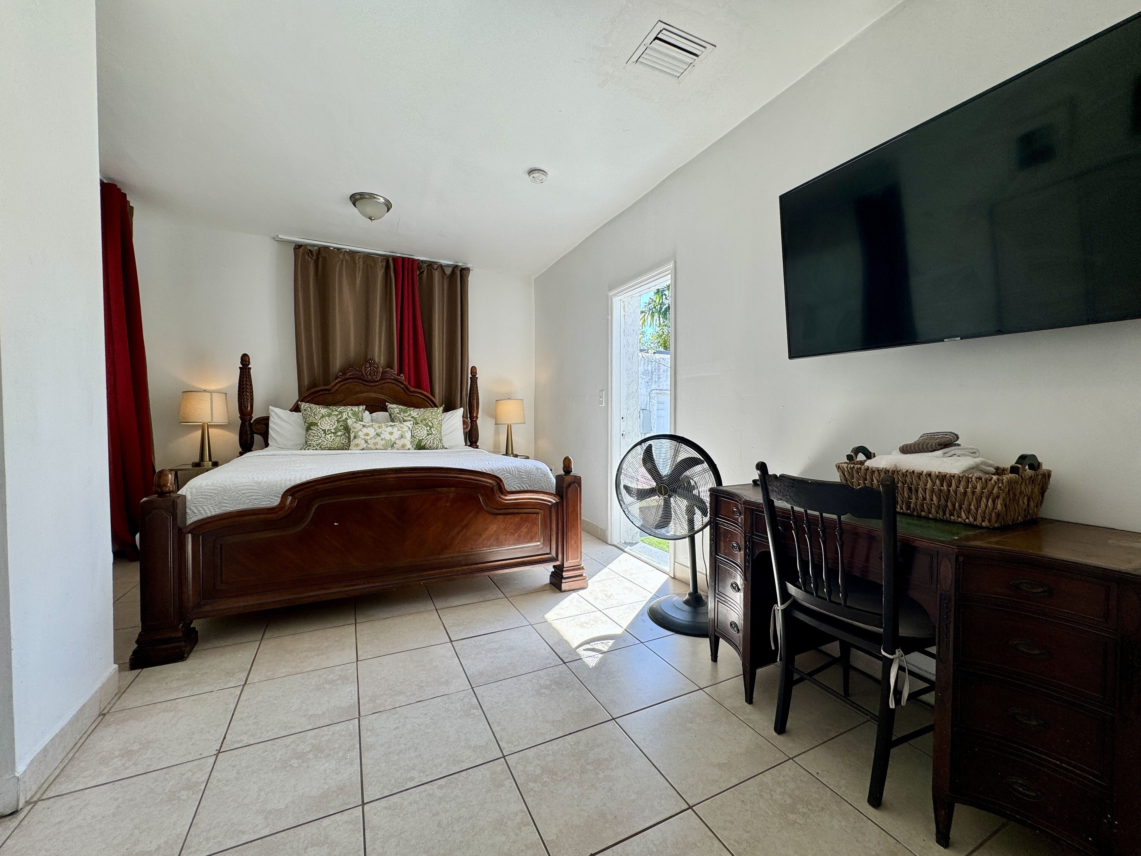 Comfort House, 4 Bedrooms, Non Smoking, Garden View | 4 bedrooms, premium bedding, individually decorated