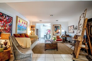 Comfort-Haus, 4 Schlafzimmer, Nichtraucher, Gartenblick | Wohnbereich | Smart-TV, Netflix, Hulu, Streaming-Dienste