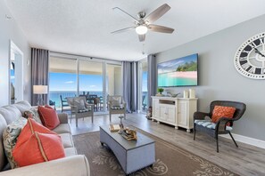 Smart-TV, DVD-Player, Tischtennisplatte, Bücher