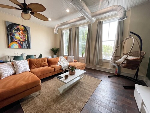 DOWNTOWN BOHEMIAN LOFT