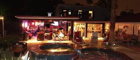 Bain à remous extérieur