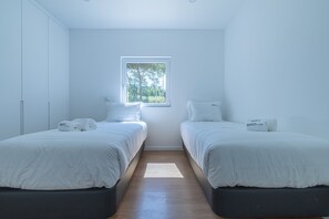 2 quartos, ferros/tábuas de passar roupa, Wi-Fi de cortesia
