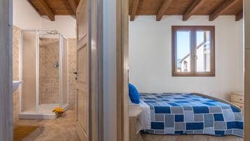 3 slaapkamers, een strijkplank/strijkijzer, beddengoed