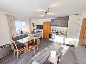 Interior - Ferienwohnungen Luttinger am Mühlbach – Modern Apartment with Balcony (Bichlbach)