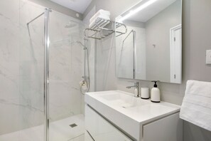 Shower, hair dryer, towels