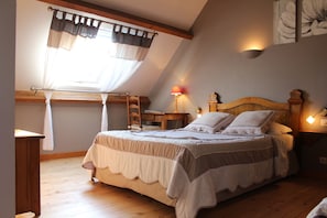 4 chambres, fer et planche à repasser, Wi-Fi gratuit, draps fournis