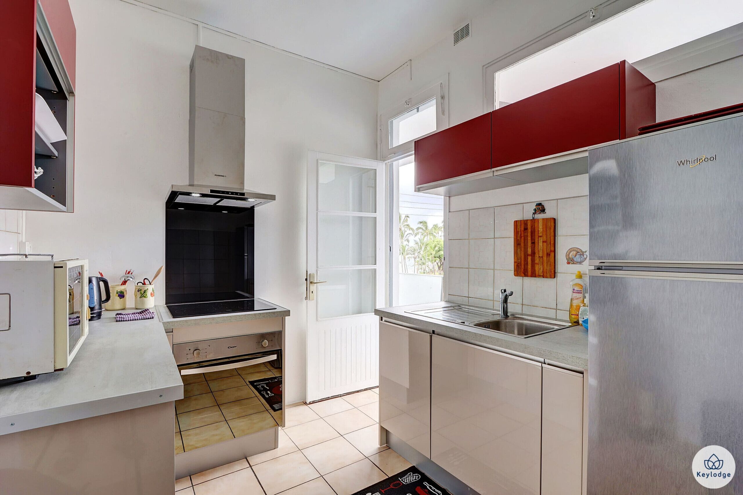 Geladeira, micro-ondas, fogão, lava-louças