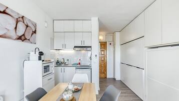 Fridge, microwave, stovetop, coffee/tea maker