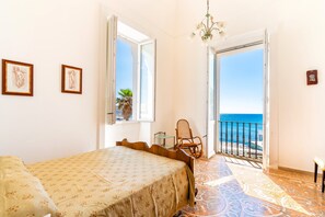 2 bedrooms, iron/ironing board, bed sheets