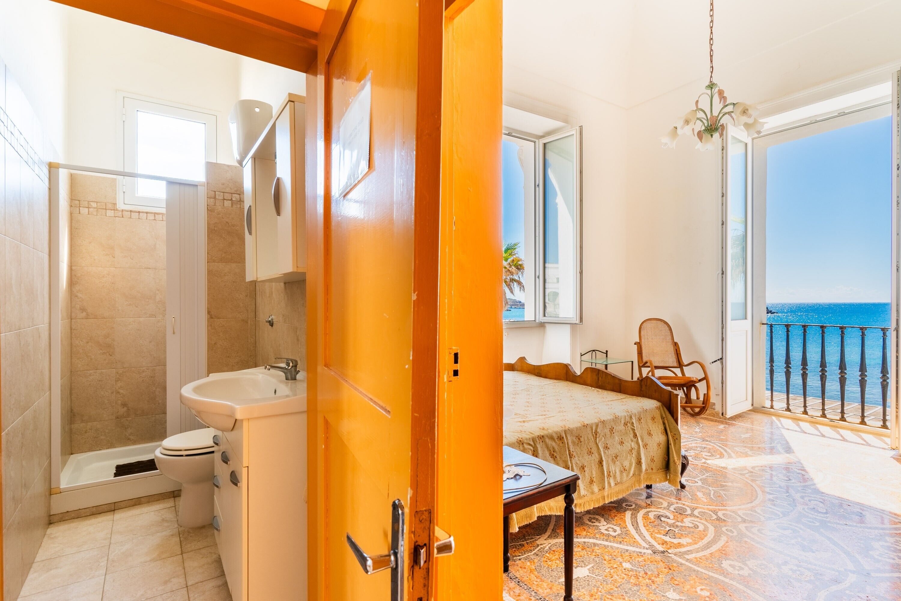 2 bedrooms, iron/ironing board, bed sheets