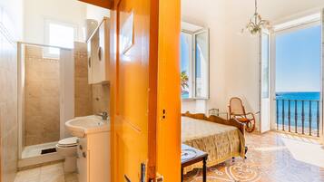 2 bedrooms, iron/ironing board, bed sheets