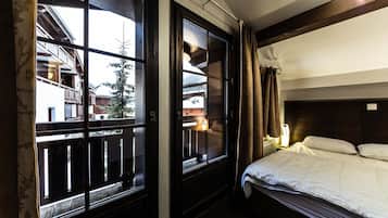 4 bedrooms, WiFi, bed sheets