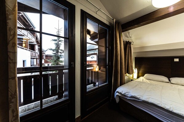 4 bedrooms, WiFi, bed sheets - Cozy ski chalet in Les Gets 400m from the cable cars! (Les Gets)