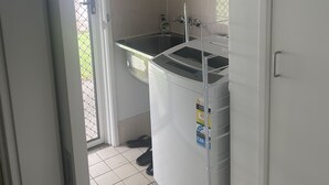 Standard Double or Twin Room | Bathroom - Robs place (Buderim)