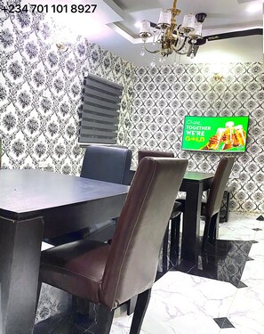 舒適套房 | 房內用餐