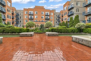 Property grounds - Lovely Belltown Suite w/ Free Parking, Pike Place! (Seattle)