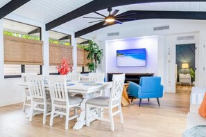 Dining - Villa Elena - Private Pool  (Cutler Bay)