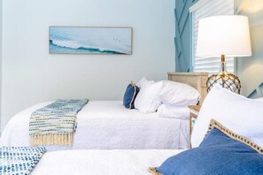 4 Schlafzimmer, Schreibtisch, Bügeleisen/Bügelbrett, Reisekinderbett