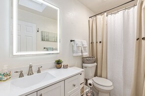 Toalhas de banho, papel higiênico