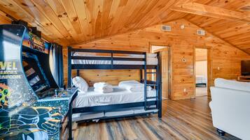 2 bedrooms, iron/ironing board, internet, bed sheets