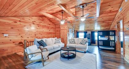 Private Hot Tub, Arcade Game: Bee Spring Cabin