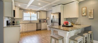 100" Projector,  Marsh Views, Full Coffee Bar, Pool/Ping Pong Game Room