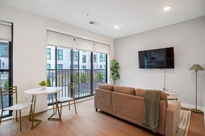 Smart TV - Luxury Apartment in Downtown With/Pool/Gym/Rooftop (Cincinnati)