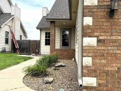 Charming 3-bedroom townhome with WiFi, AC in pleasant Salina