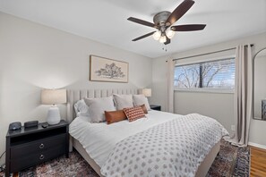 4 bedrooms, in-room safe, desk, iron/ironing board