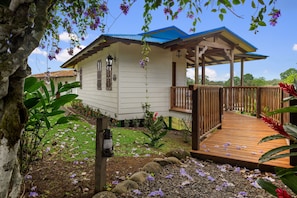 Egyptian cotton sheets, premium bedding, down duvets, memory-foam beds - El Lugar Costa Rica Resort (Las Horquetas)