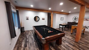 Games room - 8 Bedroom, 4 Bath, 15 Beds, 4K square feet of space (Garden City)