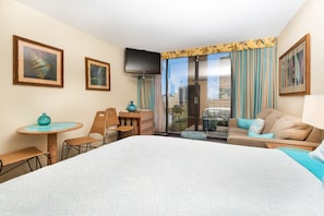 Safe på rommet, strykejern/-brett, wi-fi og sengetøy