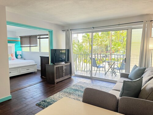Spacious 2 Bedroom Condo in Waikiki FREE Parking