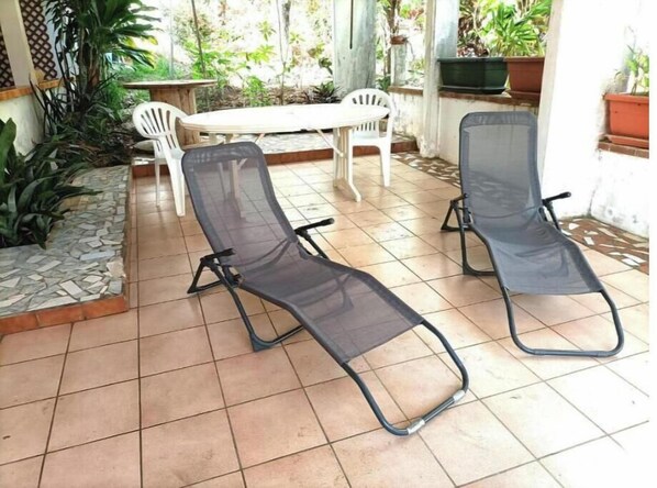 Outdoor dining - Locamarre G GONDET (sainte anne)