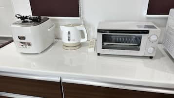 Tủ lạnh, lò vi sóng, bếp nấu, nồi cơm