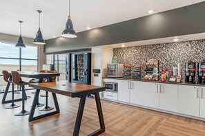 Tägliches inbegriffenes Frühstück zum Mitnehmen