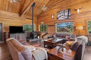 Smart-TV, Kamin, Arbeitsbereiche