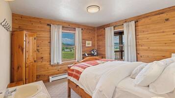 8 bedrooms, iron/ironing board, free WiFi, bed sheets