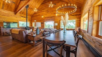 TV connectée, cheminée, espaces bureaux