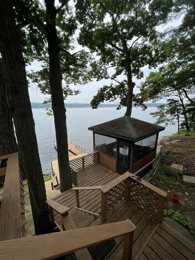 YEAR ROUND Lake of the Isles Waterfront Cottage & boat dock!