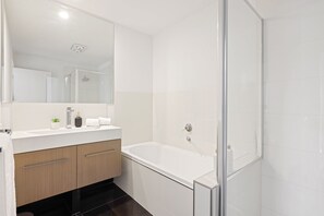 Shower, hair dryer, towels