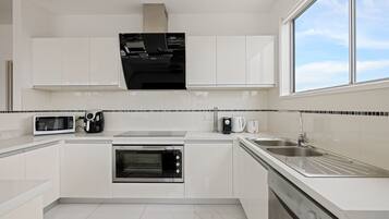 Fridge, microwave, oven, stovetop